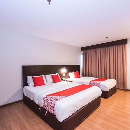 Oyo 89421 Pp Island Hotel George Town Exterior foto