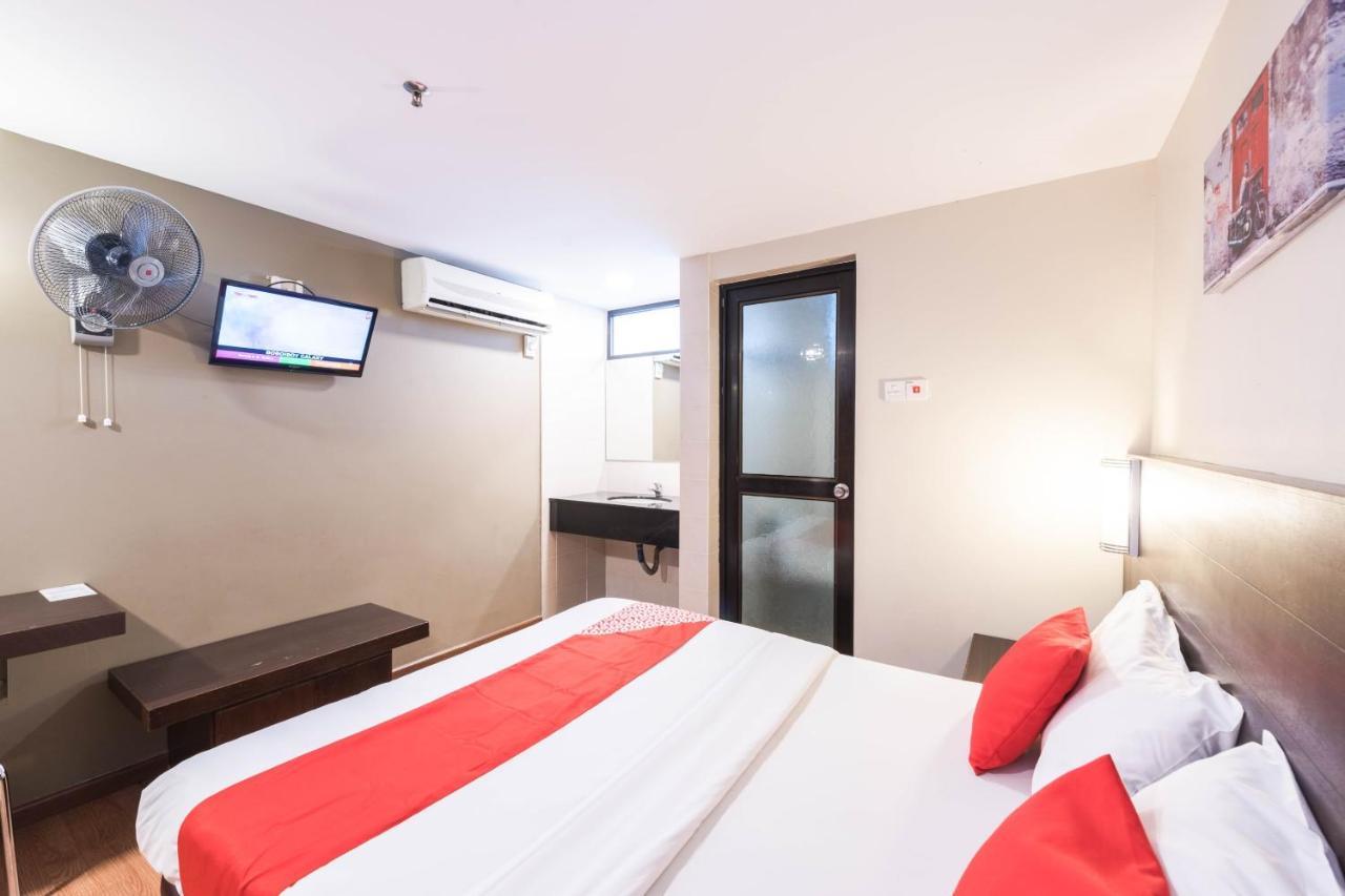 Oyo 89421 Pp Island Hotel George Town Exterior foto