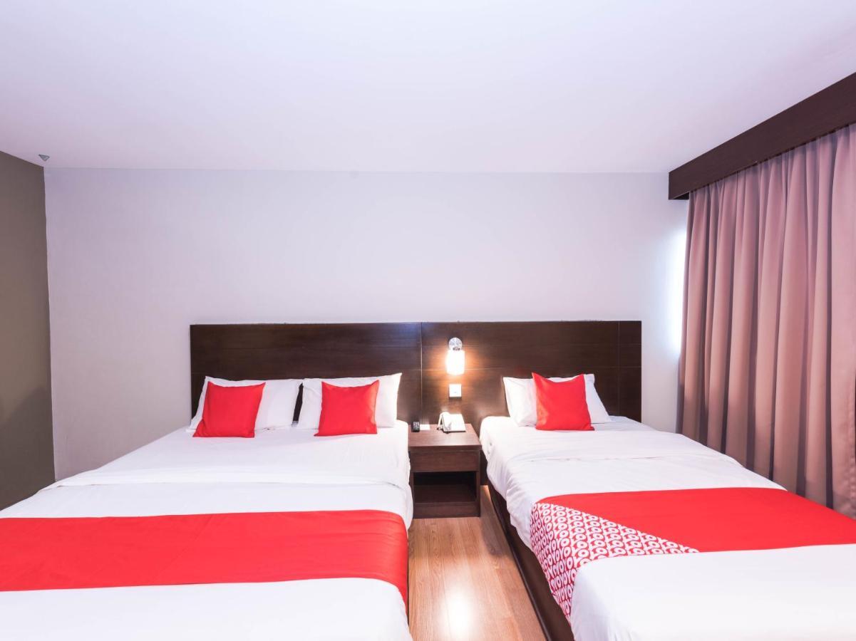 Oyo 89421 Pp Island Hotel George Town Exterior foto